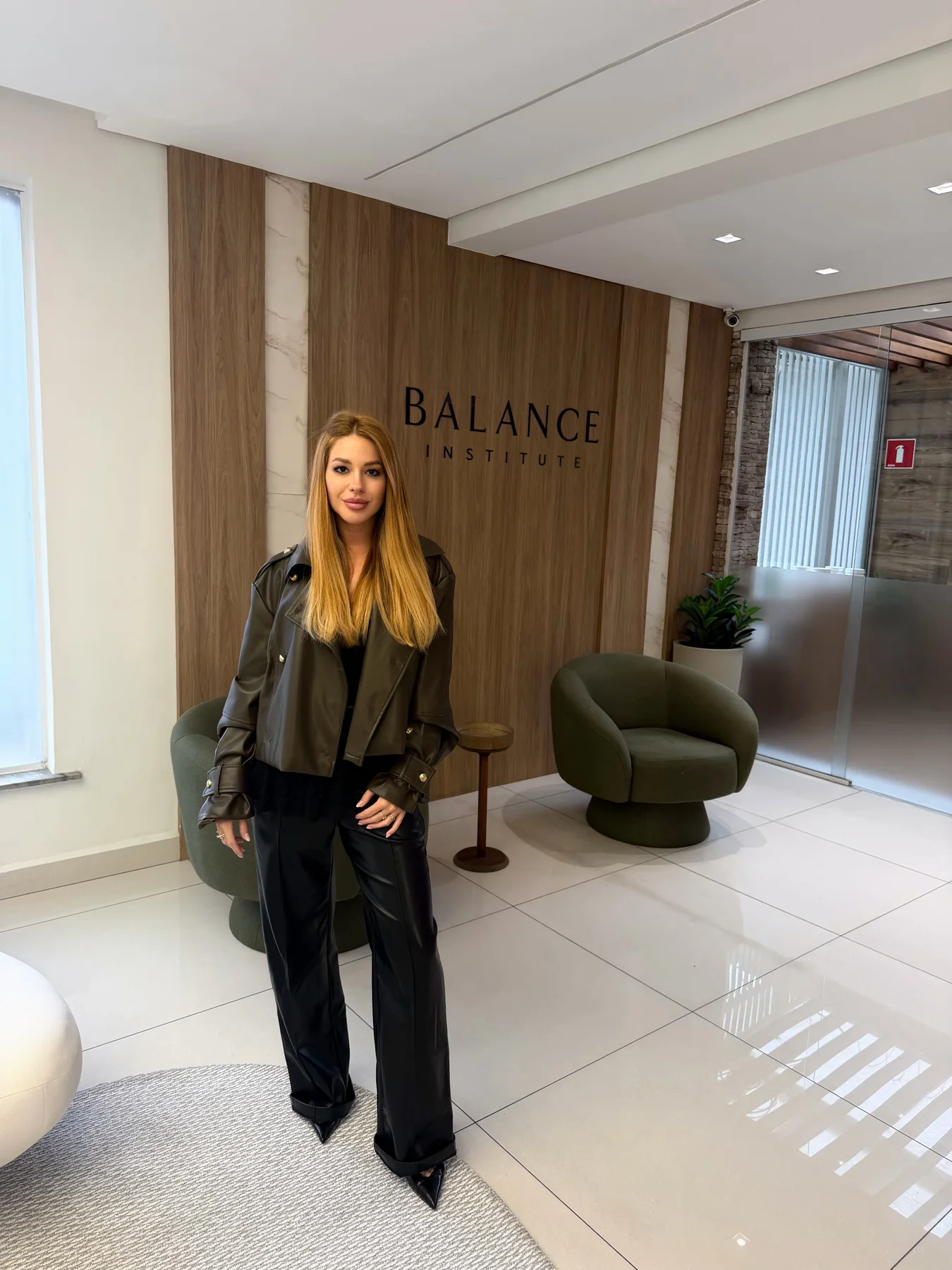 Mirella Sordi em ambiente clínico do Instituto Balance
